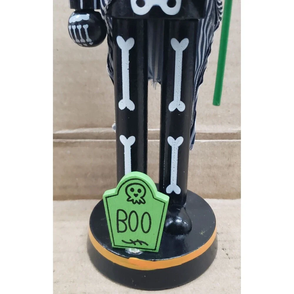 Wooden Nutcracker,9.5